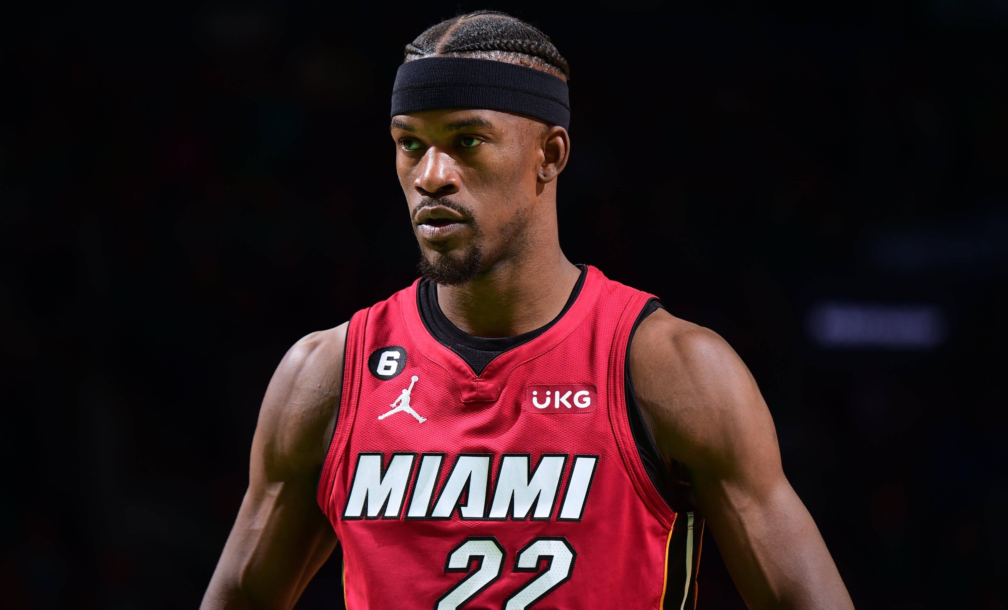 包含巴特勒重要时刻大比分获胜，独行侠带队取胜！赛场气氛高涨的词条