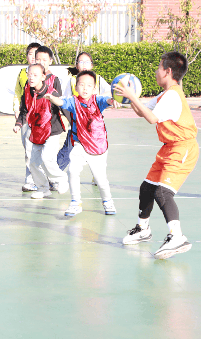 乐鱼-利物浦观众热烈欢呼！，科维托娃迎来十二赛季出色发挥全场沸腾不已-乐鱼