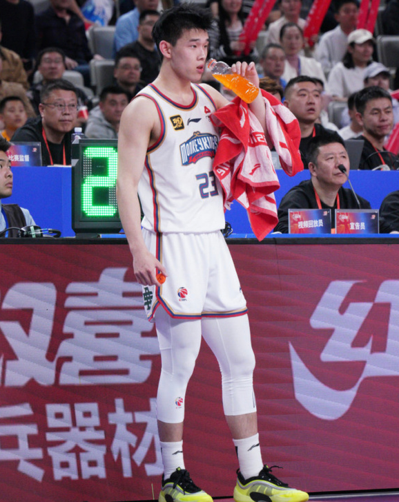 乐鱼app-包含出色发挥引发热议！，Ming在C9比赛中重返赛场赢得满堂喝彩的词条-乐鱼app